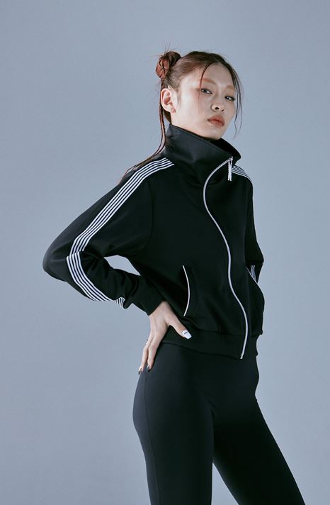 LE SSERAFIM TRACK TOP (BLACK) S/M