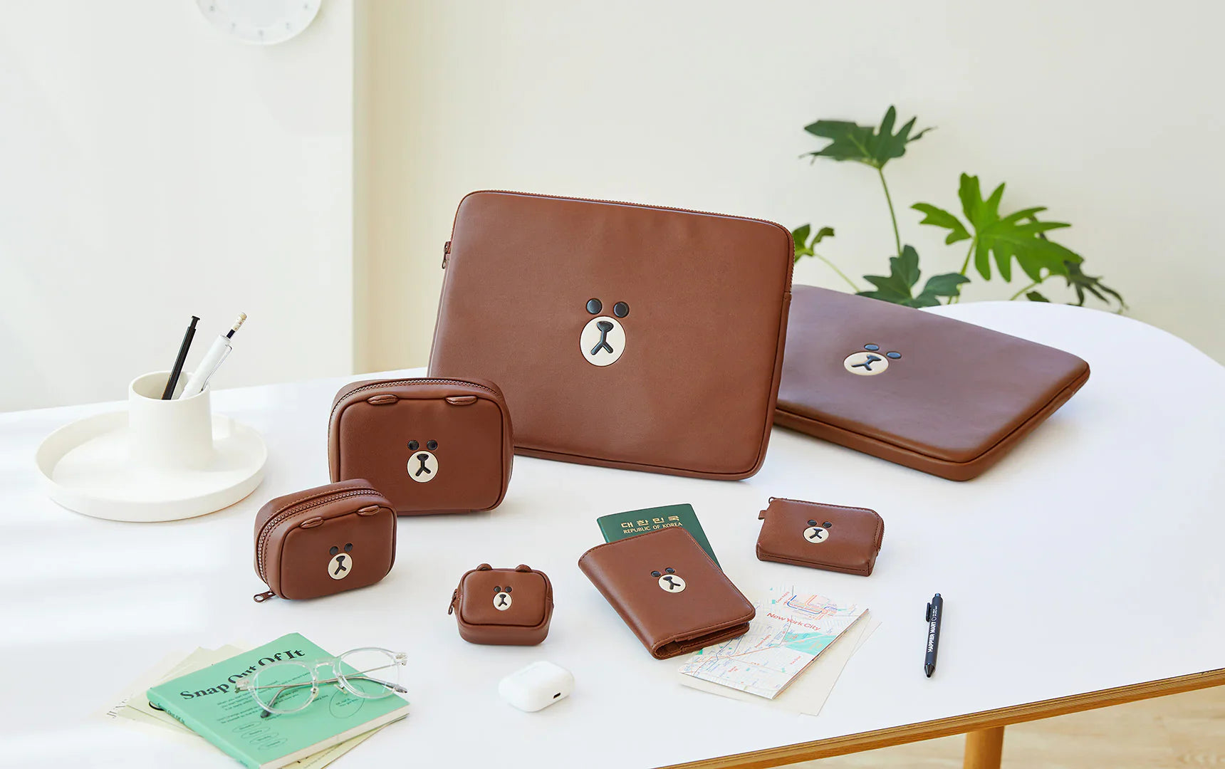 LINE FRIENDS BROWN LEATHER-LIKE LAPTOP SLEEVE (13INCH)