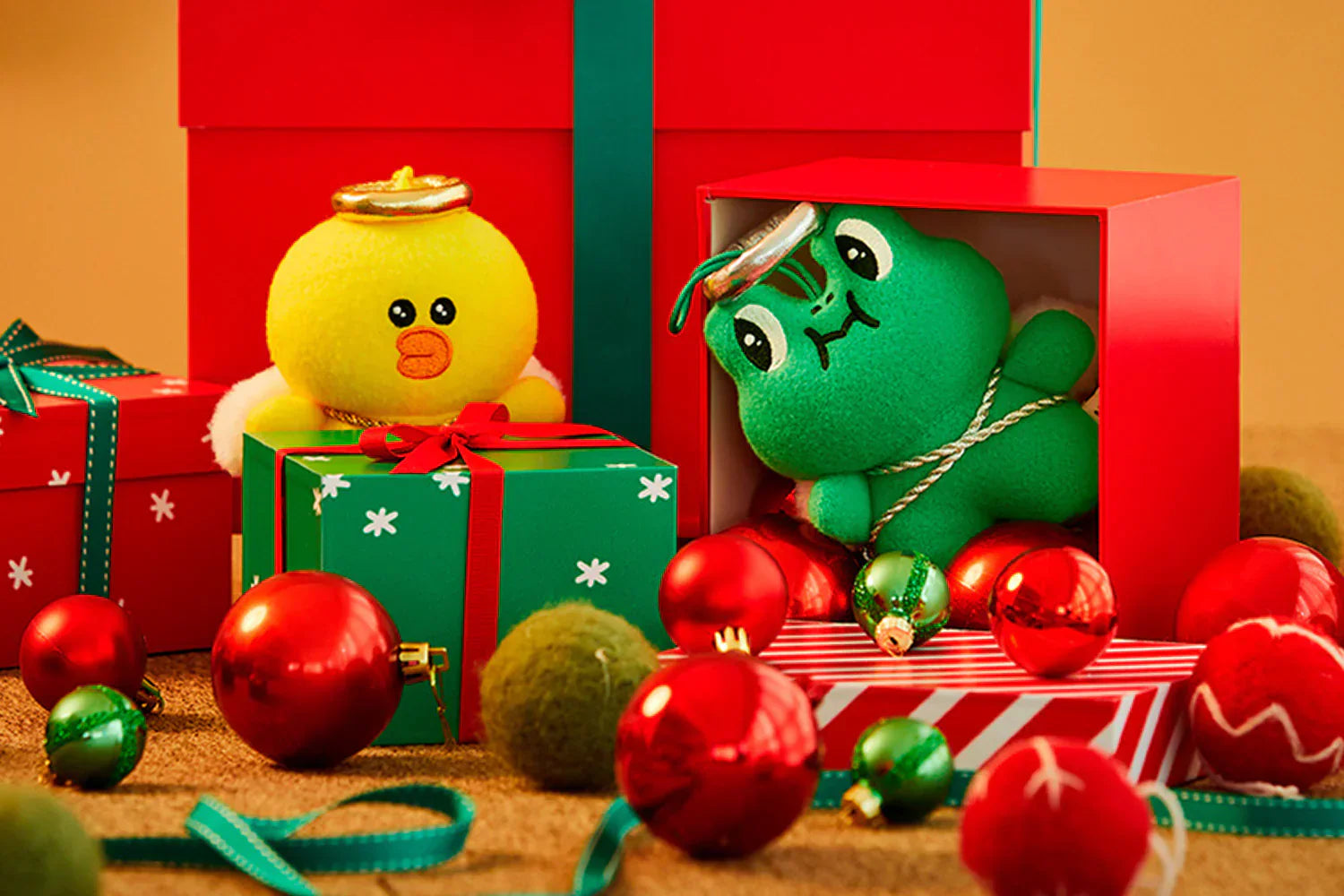 LINE FRIENDS SALLY HOLIDAY MINI ORNAMENT